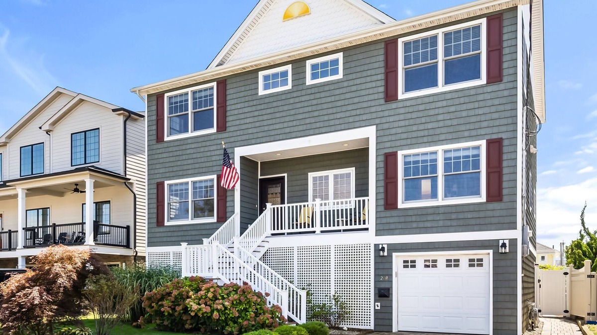 Point Pleasant Beach House | CEN208 | 6BR 3.5ba Centrally located near it all! Pool, Rec Room, 8 Tags! by Shore Points Vacations