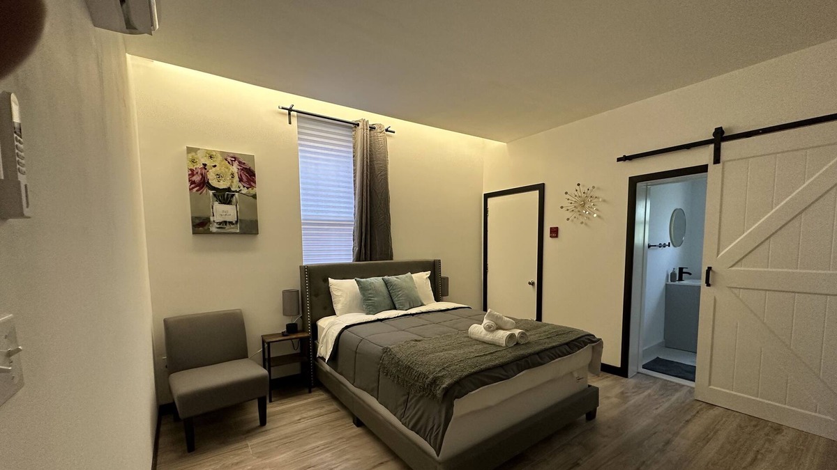Passyunk Square Apartment | Center City Lovely & Cozy W/HD Streaming
