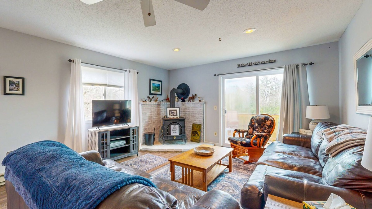Center Conway Condo | Center Conway Retreat - skiing, hiking, seasonal pool & walk to the Saco River