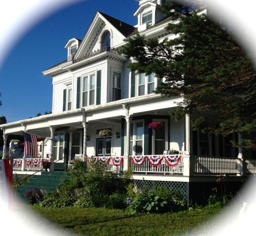 Lochmere Bed & Breakfast | Center Harbor Sutton House B & B