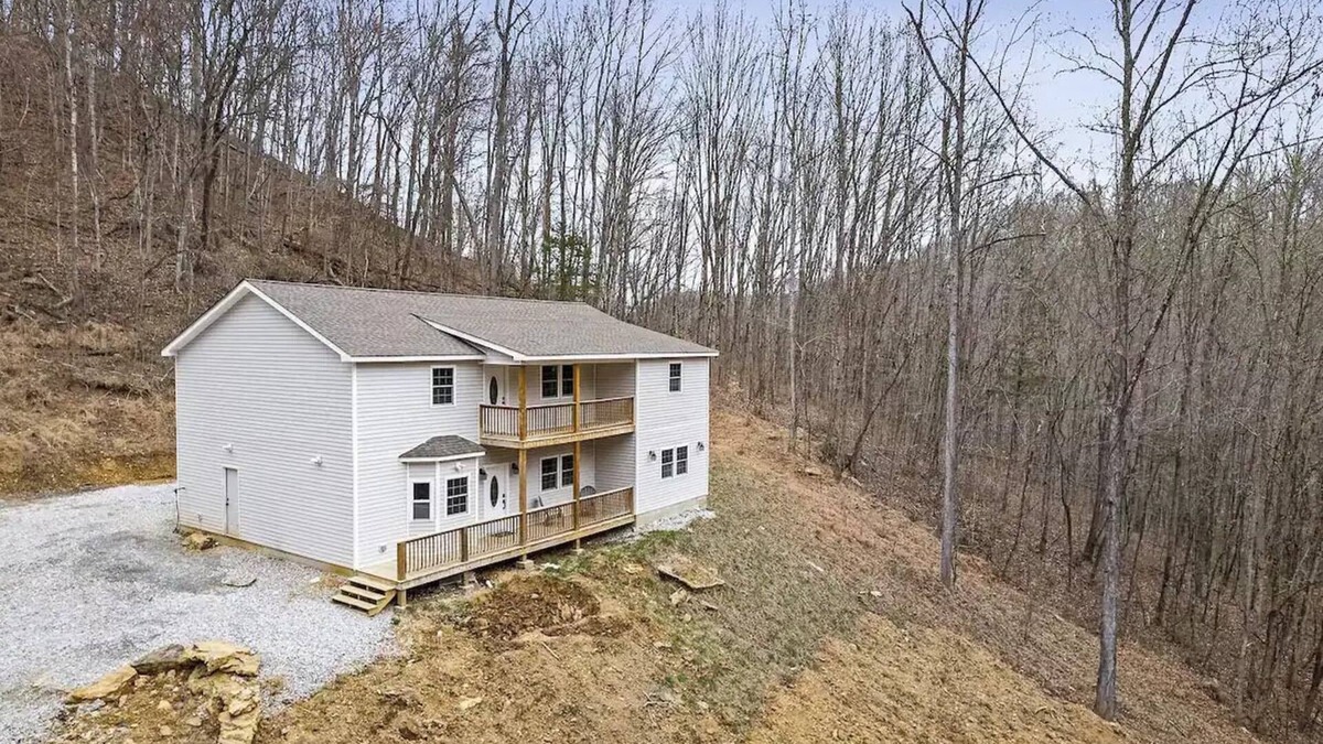 Silver Point House | Center Hill Serenity