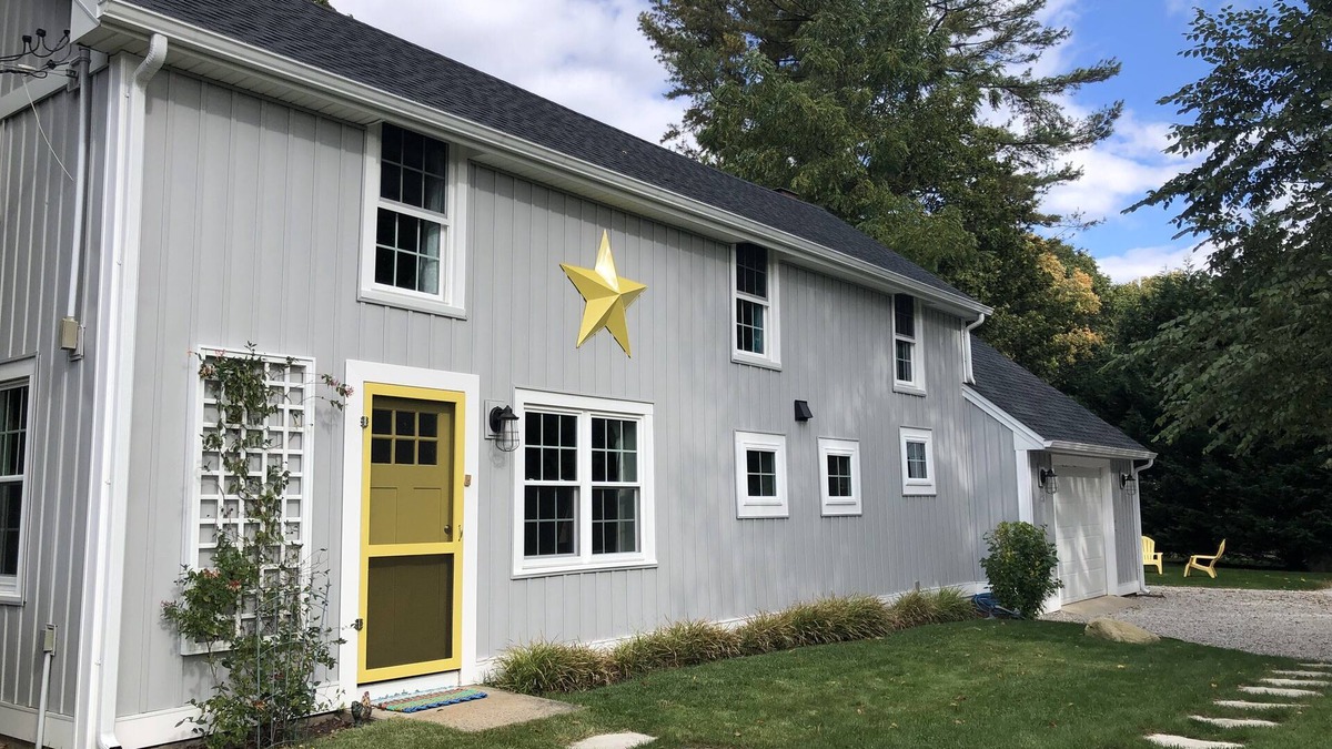 Clinton House | Center of CT shoreline.