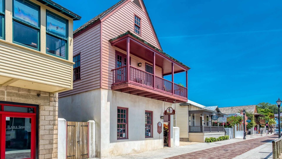 St. Augustine Historic District Apartment | Center of Historic City- Balcony Overlooks Shops, Restaurants, Bars, Free Parking, Walk Everywhere!