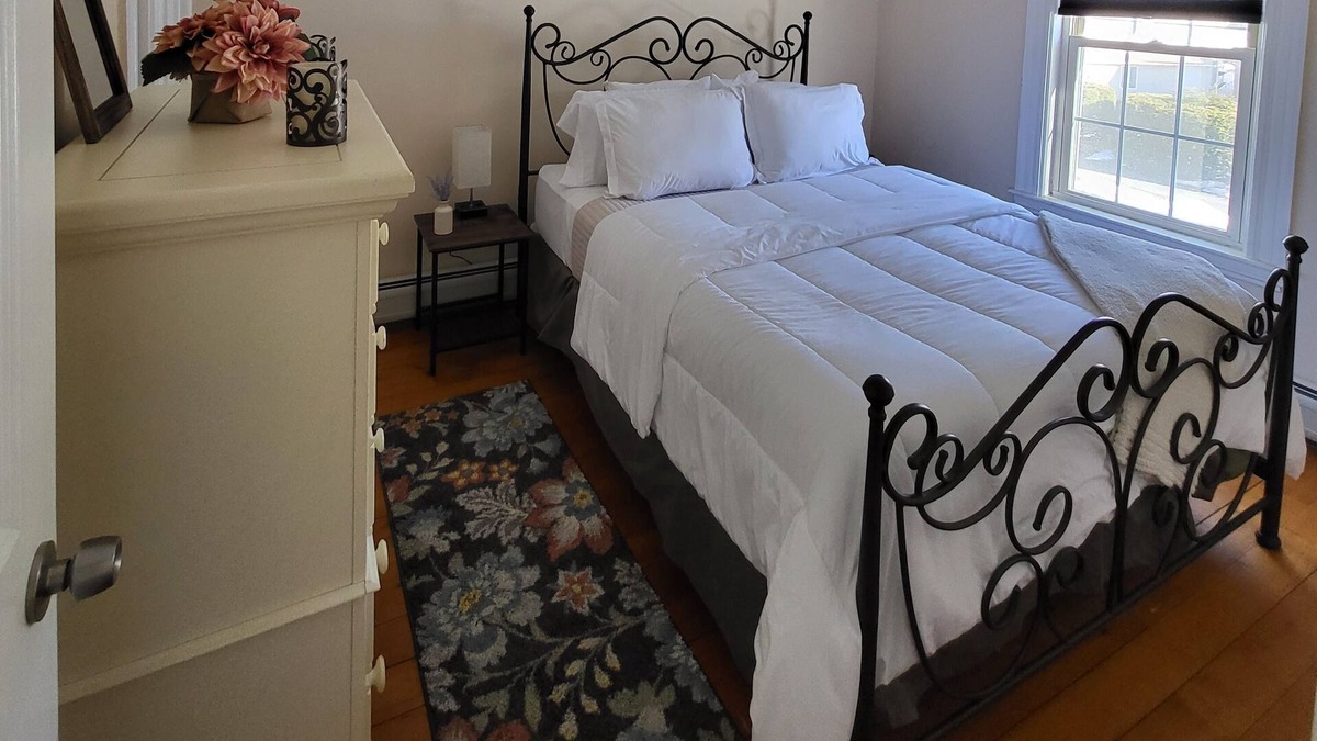 Lenox Apartment | Center of Lenox, cozy 2-bedroom apartment REVIEWS https:/abnb.me/kcBk7oCR6xb