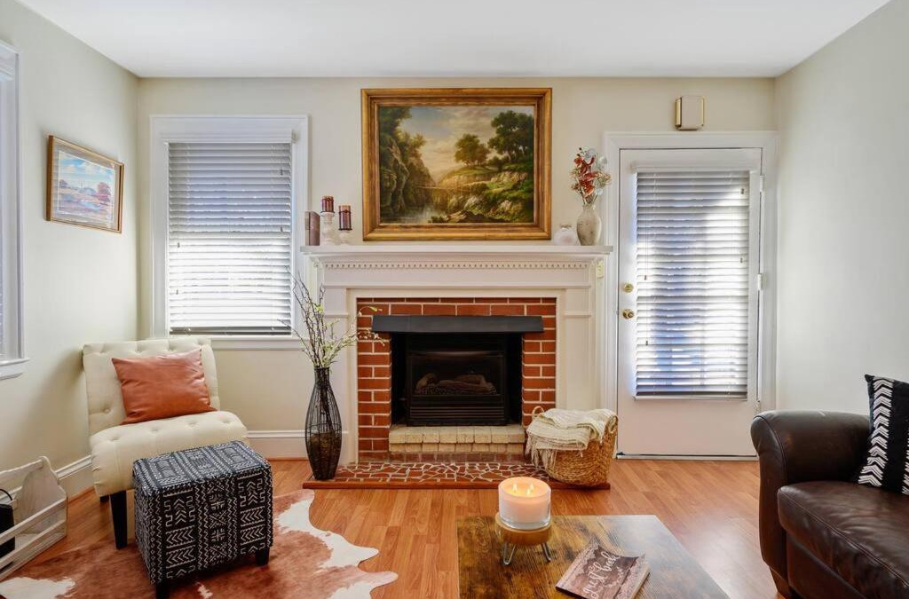 Apex House | Center St Retreat - 1 Block from Downtown!