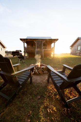 Smithville House | CenterHillLakeCouplesRelaxingCreeksideTinyCabin 4