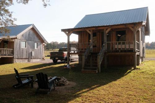 Smithville House | CenterHillLakeCreeksideCouplesTinyCabin 2