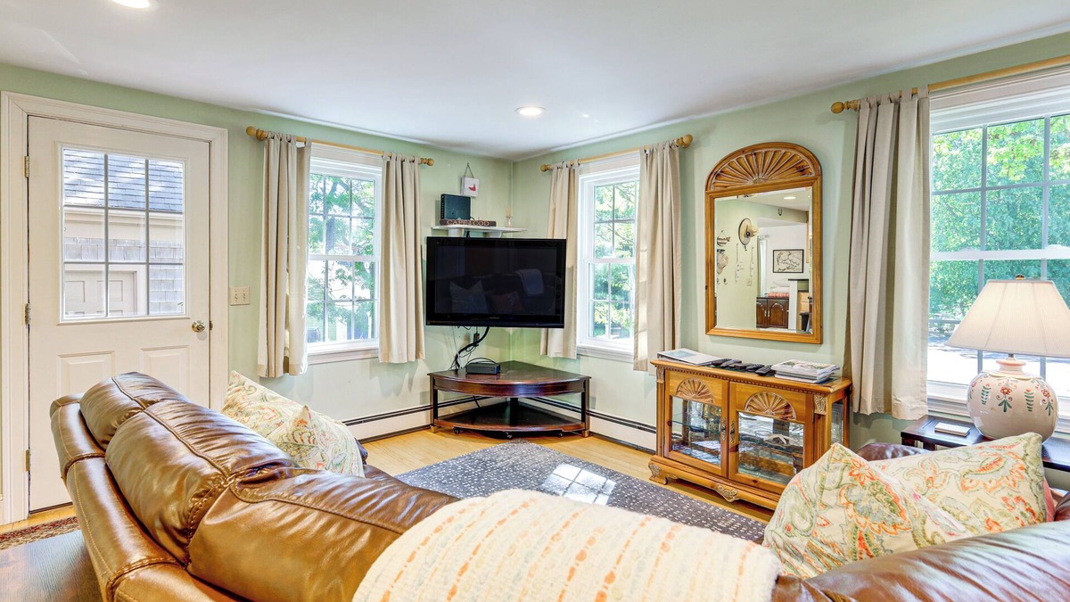 Centerville Cottage | Centerville Escape w/Pool ~ 3 Mi to Beach!