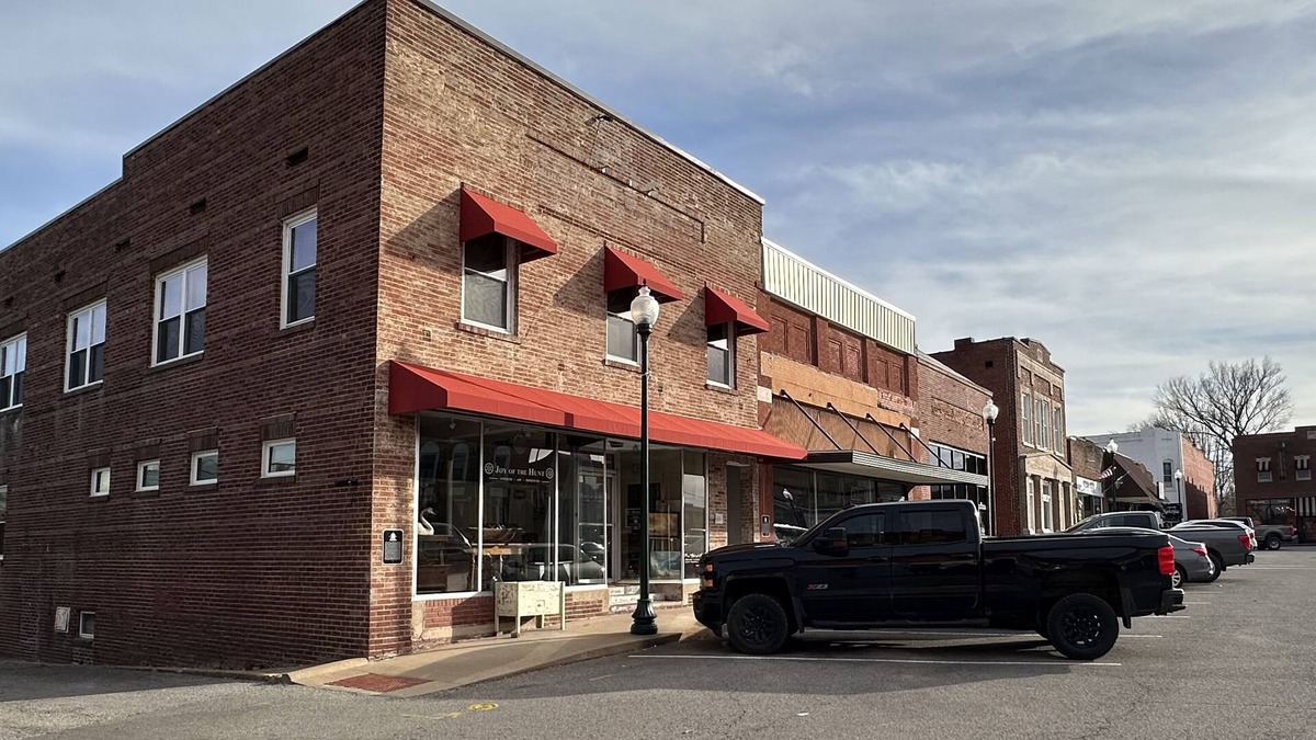 Hickman Apartment | Centerville's Charming Town Square, Cozy Apartment in unique Historic Building