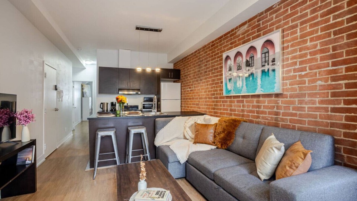 Downtown Montreal Apartment | Central 2BDR Condo on Bishop-Vibe Central MTL