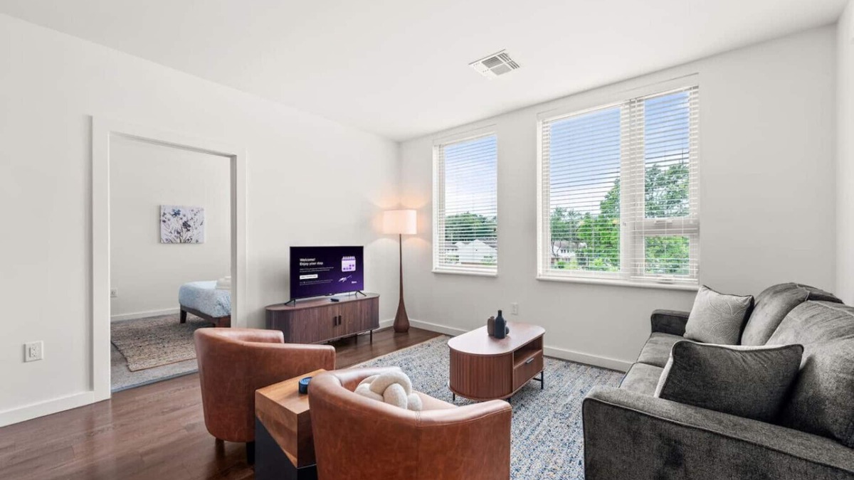 Hough Apartment | Central 2BR Near Clinic, CWRU & Museums