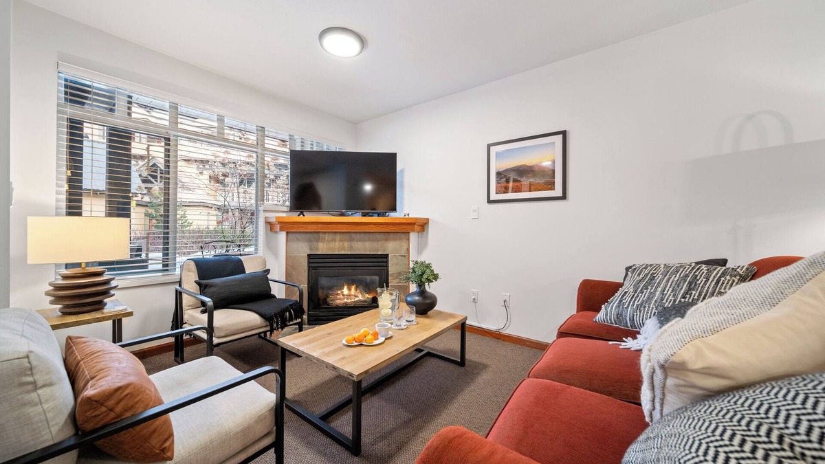 Whistler Cay Heights House | Central 2BR w/Pool, Hot Tub, BBQ & Free Parking