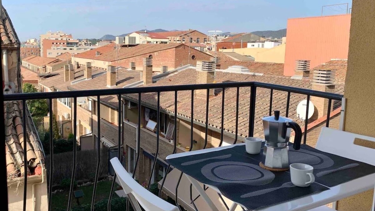 Terrassa Apartment | Central 3 Bedroom Apartment with Private Terrace