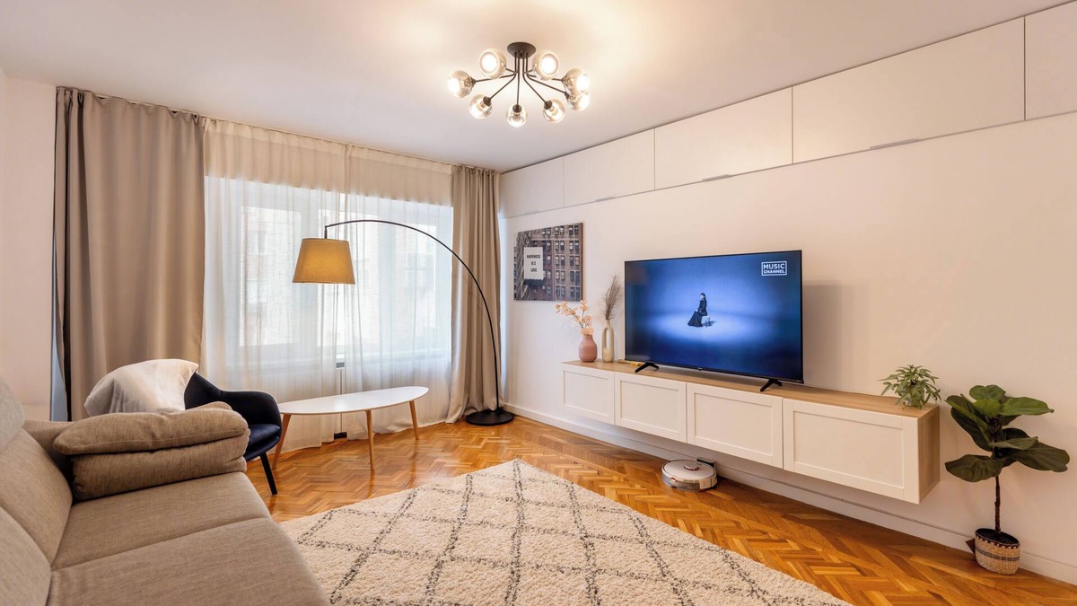 Bucharest Apartment | Central 3BR, 2 Bath – Ideal for Families/Groups
