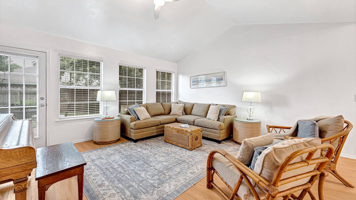 Lowell House | Central 3BR—Near AMP, UofA, XNA, Walmart HQ