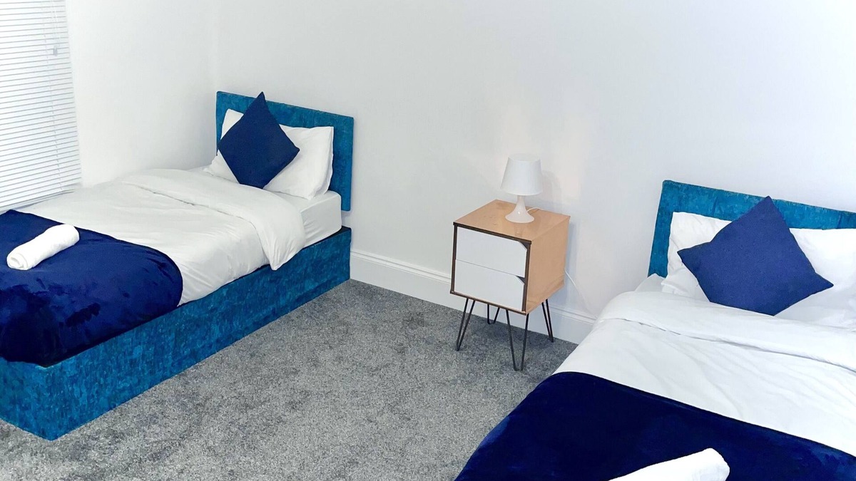 Seisdon House | Central 4 bedroom house in the heart of Birmingham city with Free Parking!