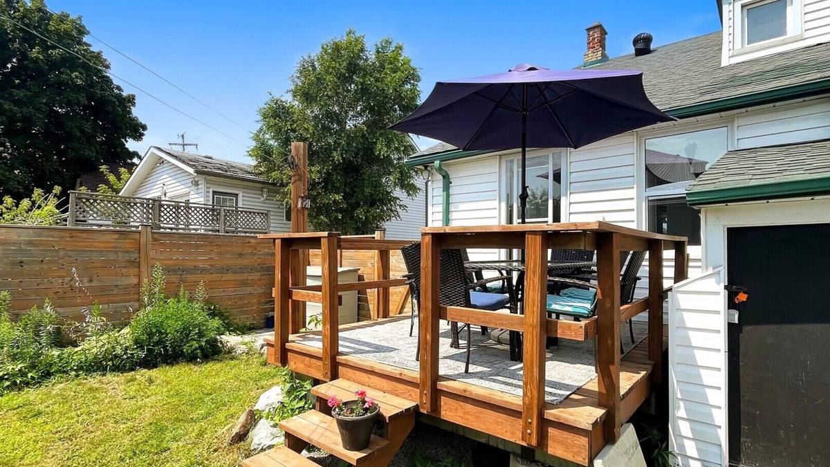 Peterborough House | Central 4BR Retreat with 6 Beds