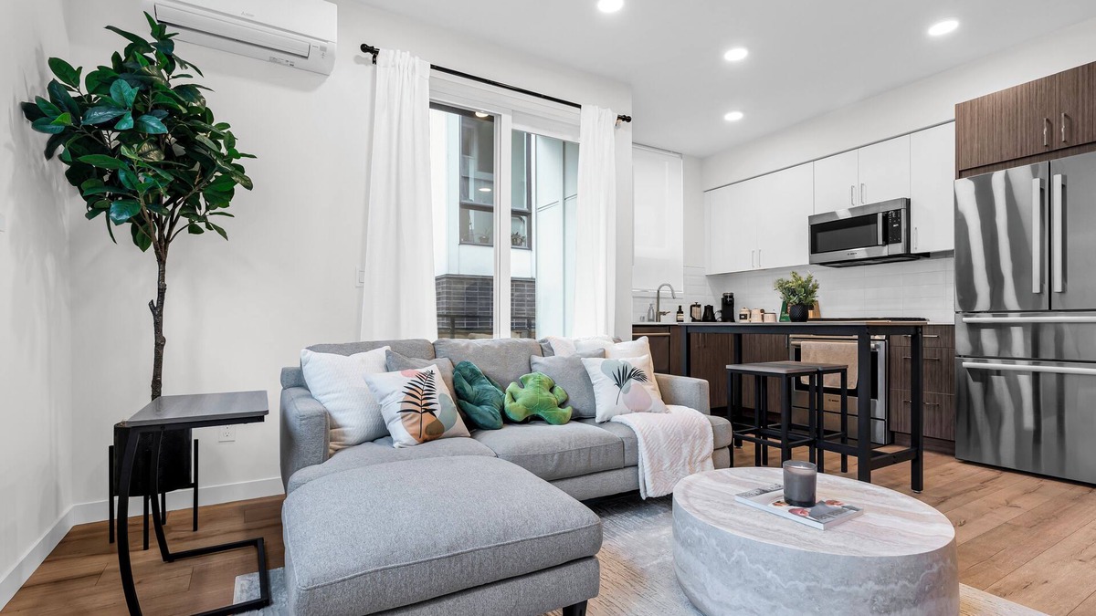 Broadway House | Central 99 Walk Score 2BR2BA Capitol Hill Seattle Townhome with AC & Roof Deck