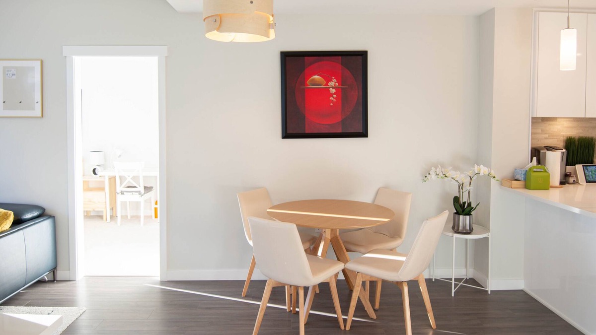 Richmond Apartment | Central AC, 75" TV, Parking, Family Reunion