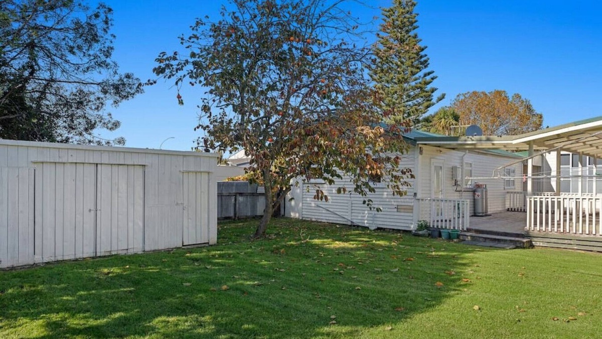 Waiotahi House | Central and cosy one bedroom unit.