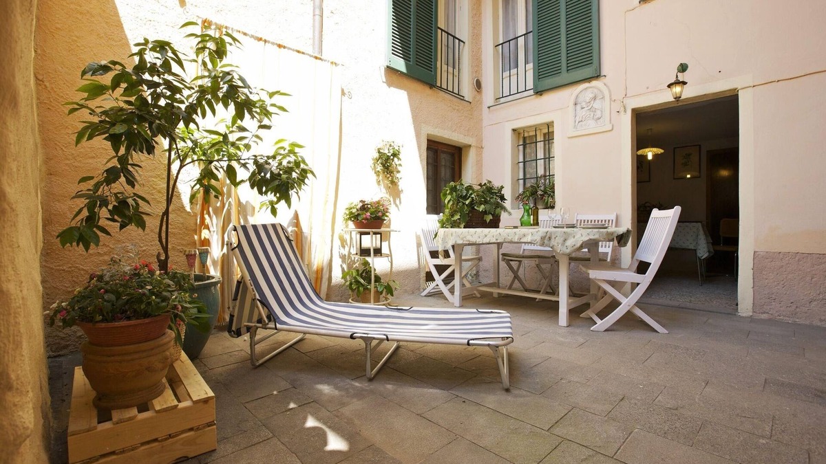 Cannero Riviera House | Central and quiet 3½-room corner house with 3 balconies and underground parking space