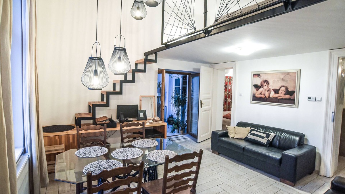 Erzsebetvaros Apartment | Central Apartman Parking Garage