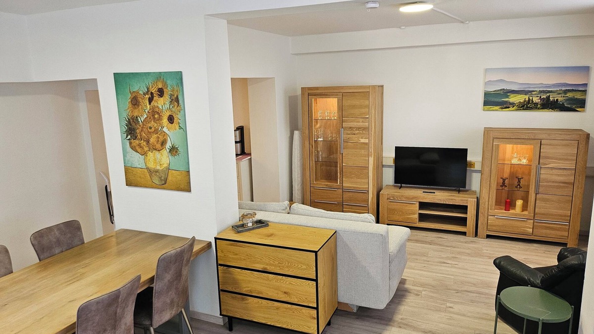 Suedviertel Apartment | Central apartment 70 m² up to 4 persons - close to the main station & trade fair Essen