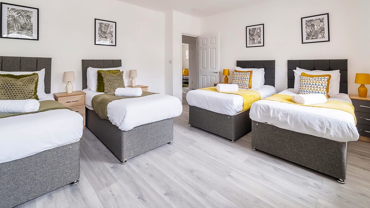 Rushmoor District Apartment | Central Apartment | Contractors & Families | WiFi