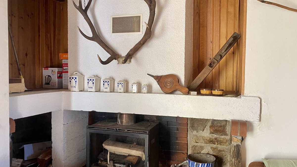 Formigueres Apartment | Central Apartment in Formiguères - 2BR, Sleeps 6, Parking, Fireplace, Near Shops & Ski Shuttle