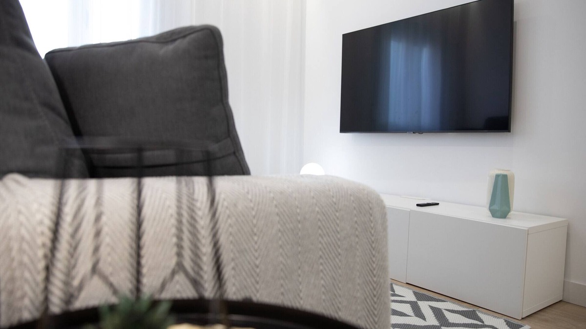 Logrono Apartment | Central Apartment in Logroño: 5-Min Walk to Calle Laurel & Gran Vía, Next to City Hall