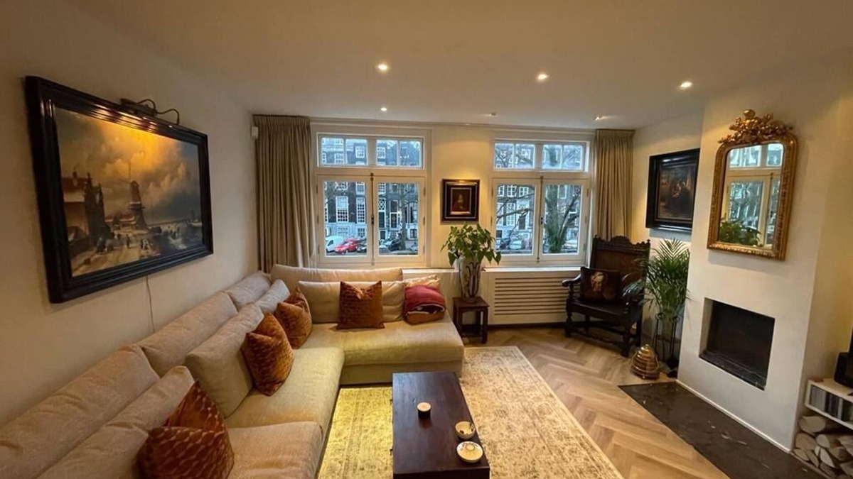 Canal Ring Apartment | Central Apartment on the Keizersgracht Just off Leidsestraat. Fully Refurbished