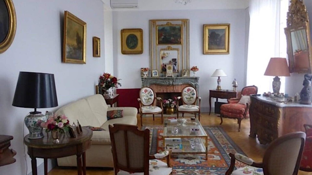 Bergerac Apartment | Central apartment, terrace, private parking, near Airport