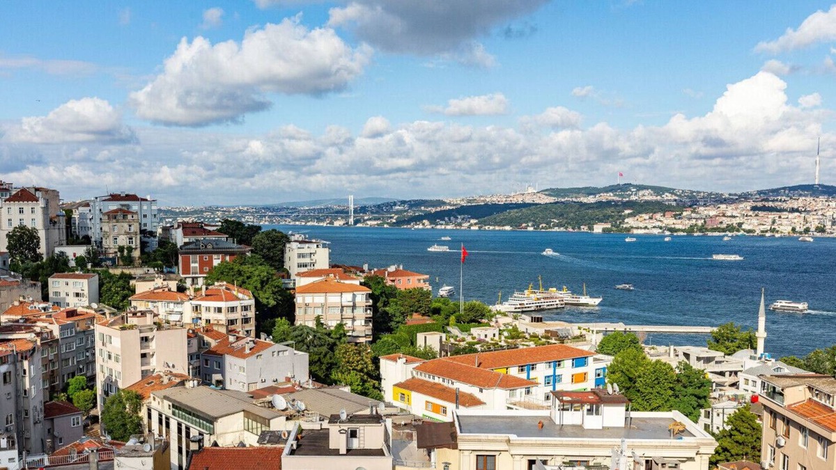Cihangir Apartment | Central Apartment with Bosphorus View in Cihangir