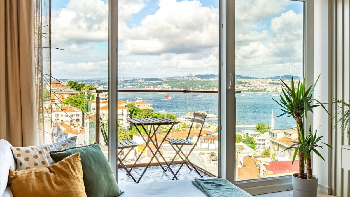 Cihangir Apartment | Central Apartment with Bosphorus View in Cihangir