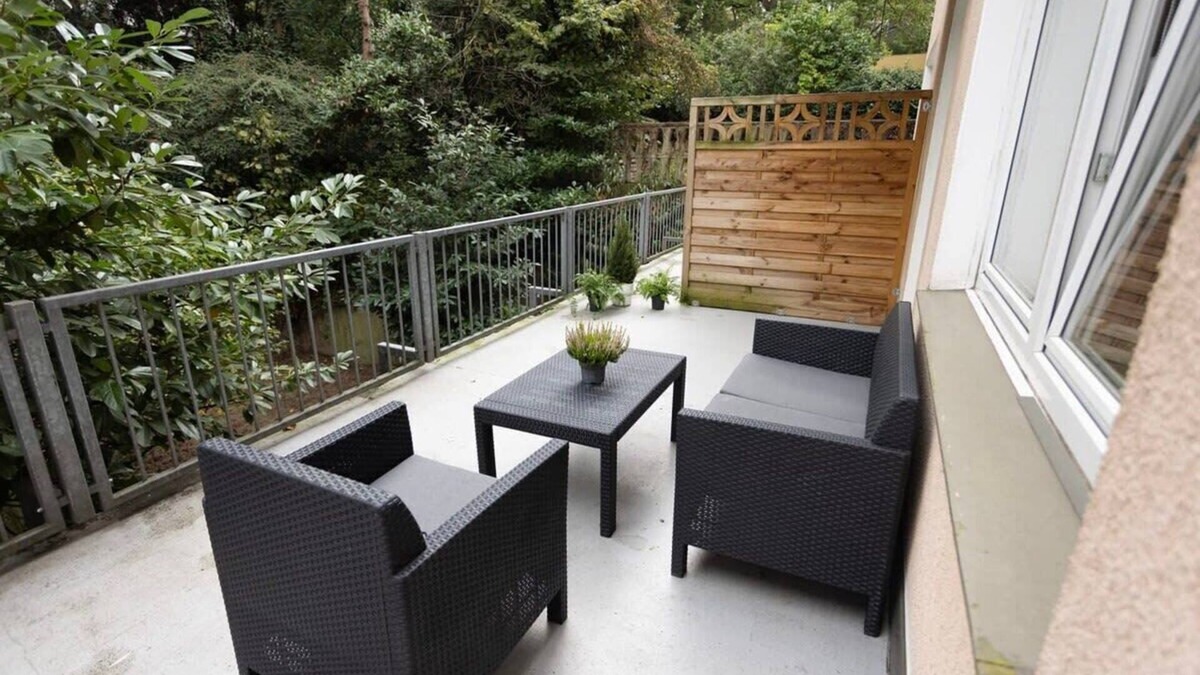 Duisburg City Center Apartment | Central apartment with Terrace and a free parking