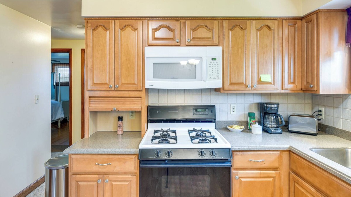 Depew Apartment | Central Apt in Cheektowaga w/Private Deck!