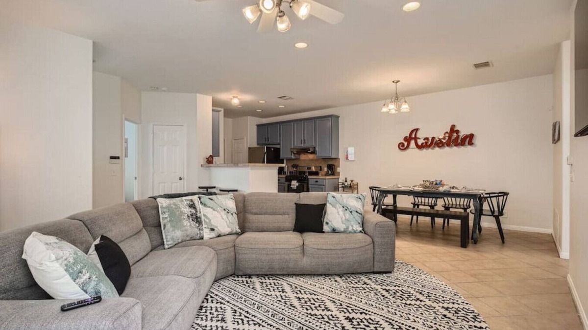 North Loop House | Central Austin 3/2 Townhome! Mins to FC stadium SXSW Top Spots!