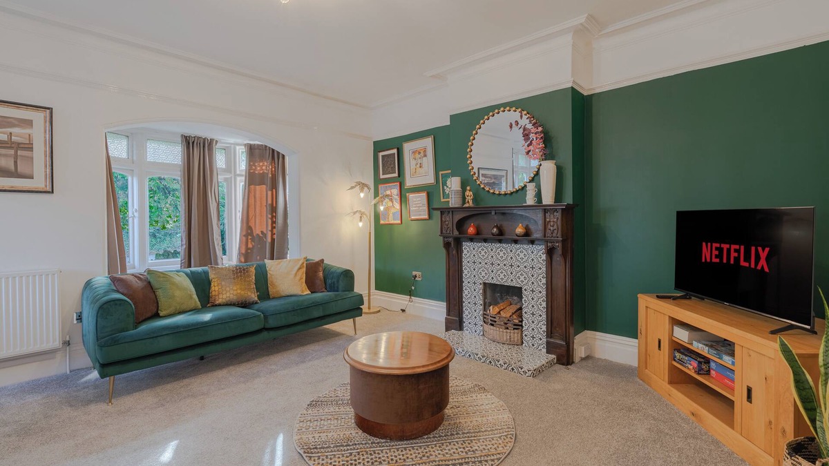 Banbury House | Central Banbury stay comfy and spacious for groups