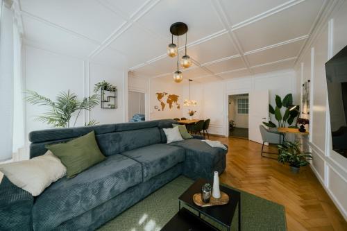 Balliz Apartment | Central Boutique Apartment - Garden with Riveraccess