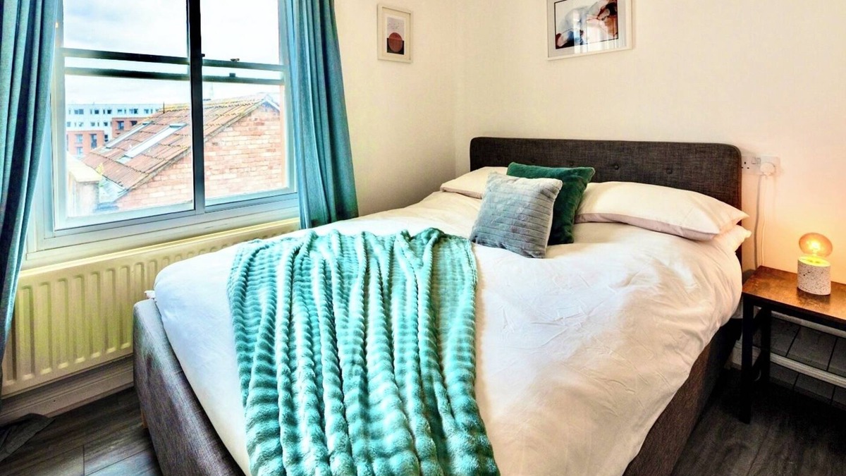 Bristol City Centre House | Central Bristol 2 Bed House! Opposite the BRI Hospital, Ideal for Professionals