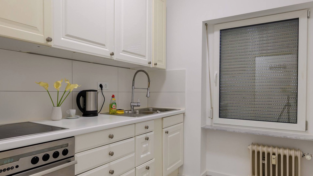 Muelheim Apartment | Central but quiet furnished 2-rooms-flat in Cologne Deutz near the Fair