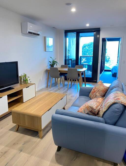 Reid Apartment | Central Canberra City apartment with study and full amenities including parking