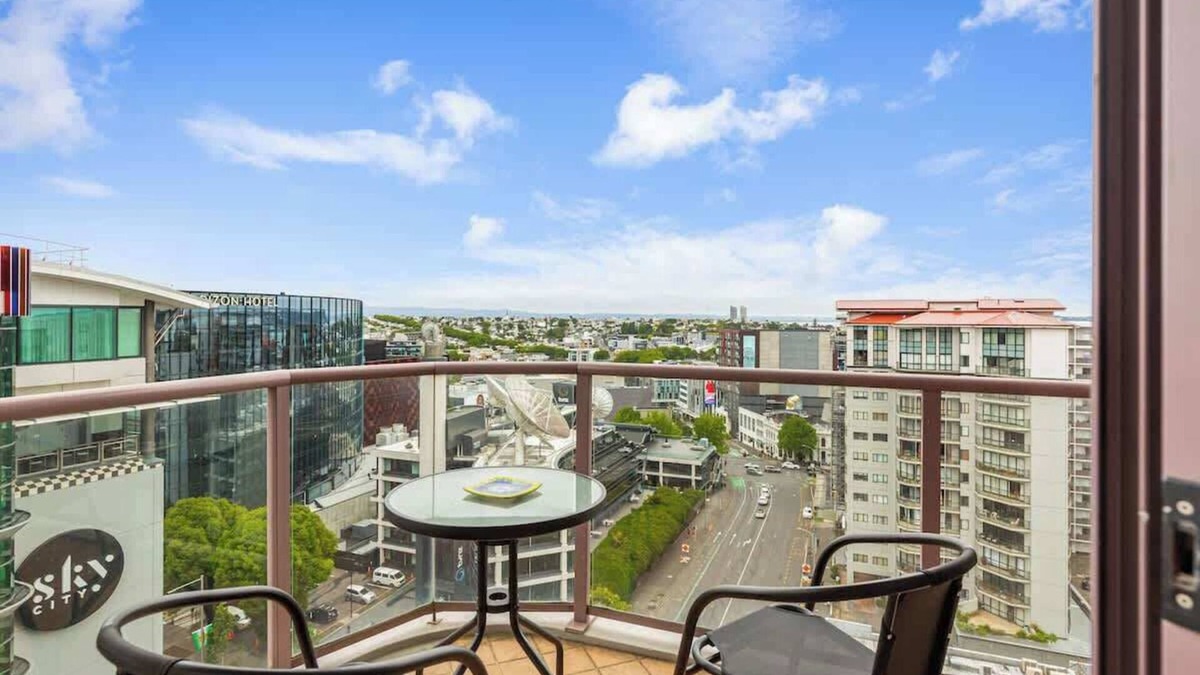 Auckland Central Business District Apartment | Central CBD Apt | Balcony & Parking | Zodiak Stays