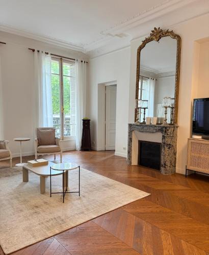 Faubourg-du-Roule Apartment | Central Champs Élysée - High Luxury 2 Bedroom Apartment