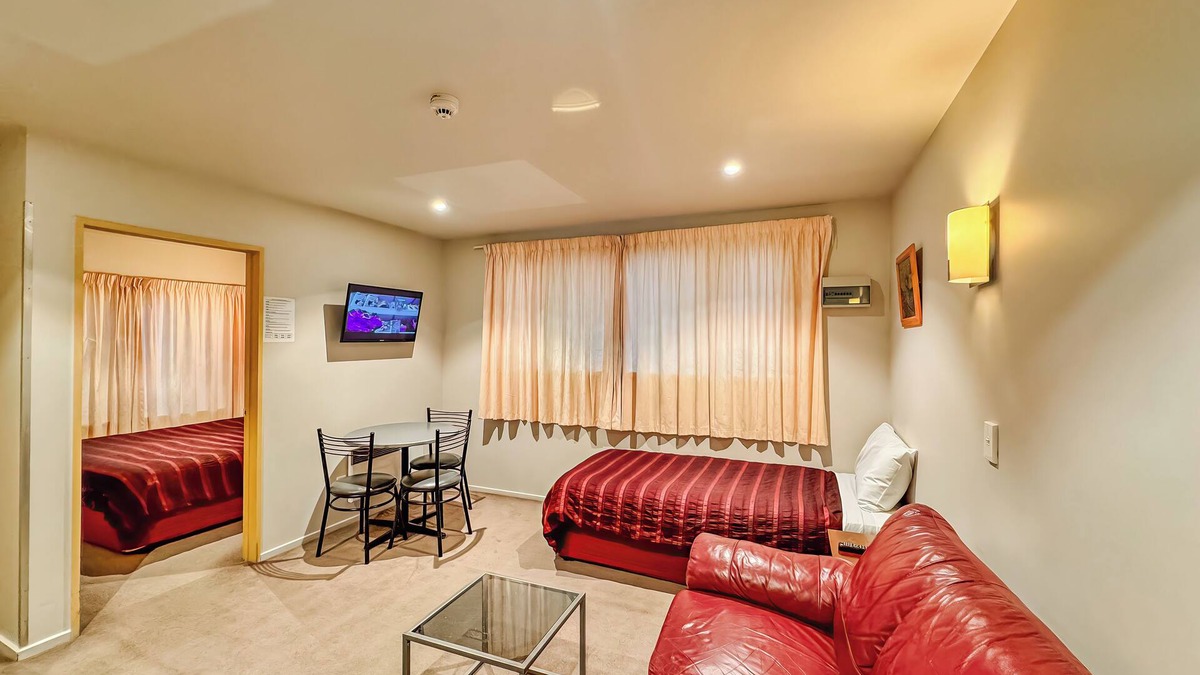 Christchurch City Centre Cabin | Central Christchurch One Bedroom Twin Unit with Full Kitchen