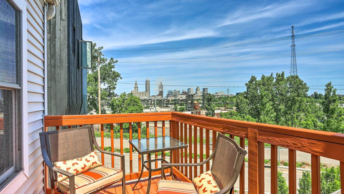 Tremont Cottage | Central Cleveland Gem w/Direct Skyline View!