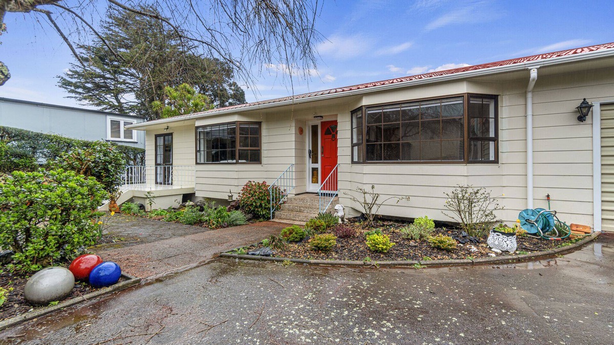 Mount Eden House | Central Comforts - Mount Eden Holiday Home