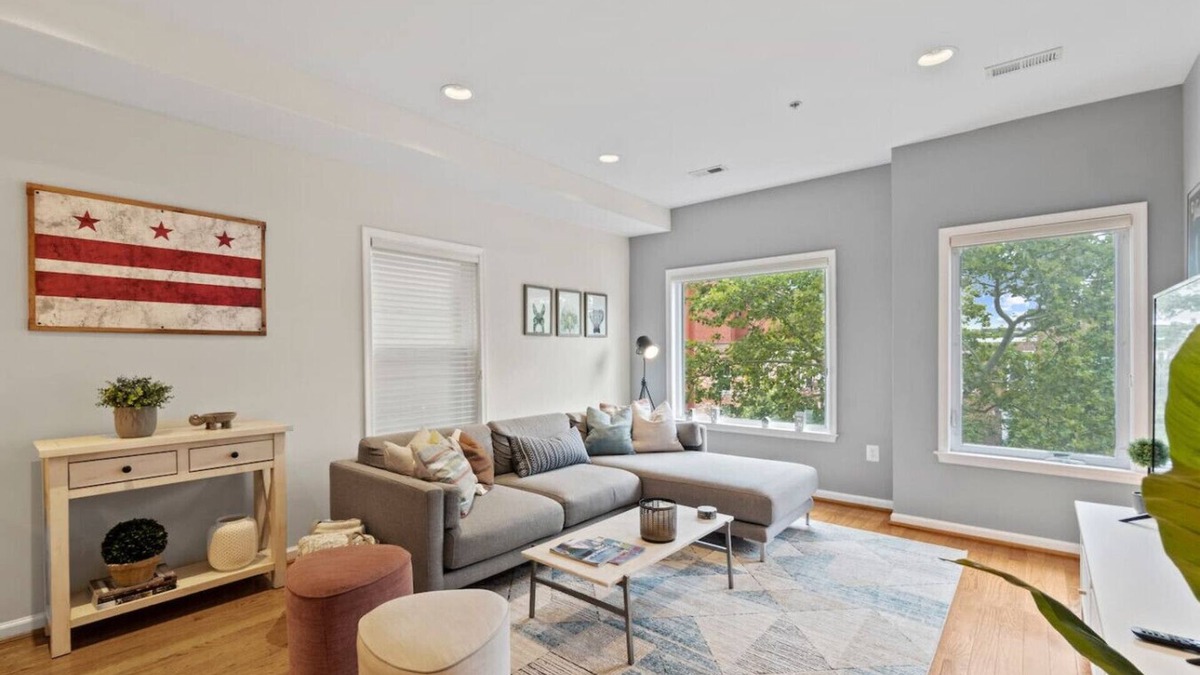 Shaw House | Central Conv Ctr | Luxury In-Law Suite by DCottage