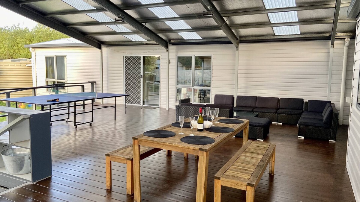 Portarlington House | Central convenience for groups and families - Portarlington entertainer!