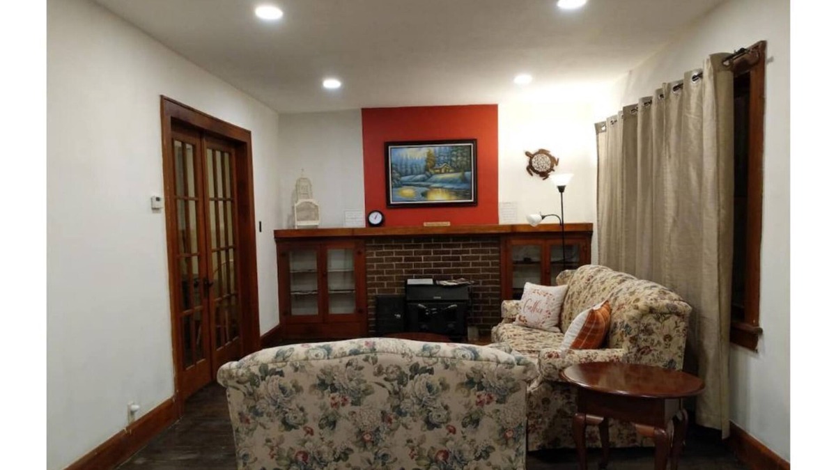 Clintonville House | Central & Conveniently Located House for up to 8